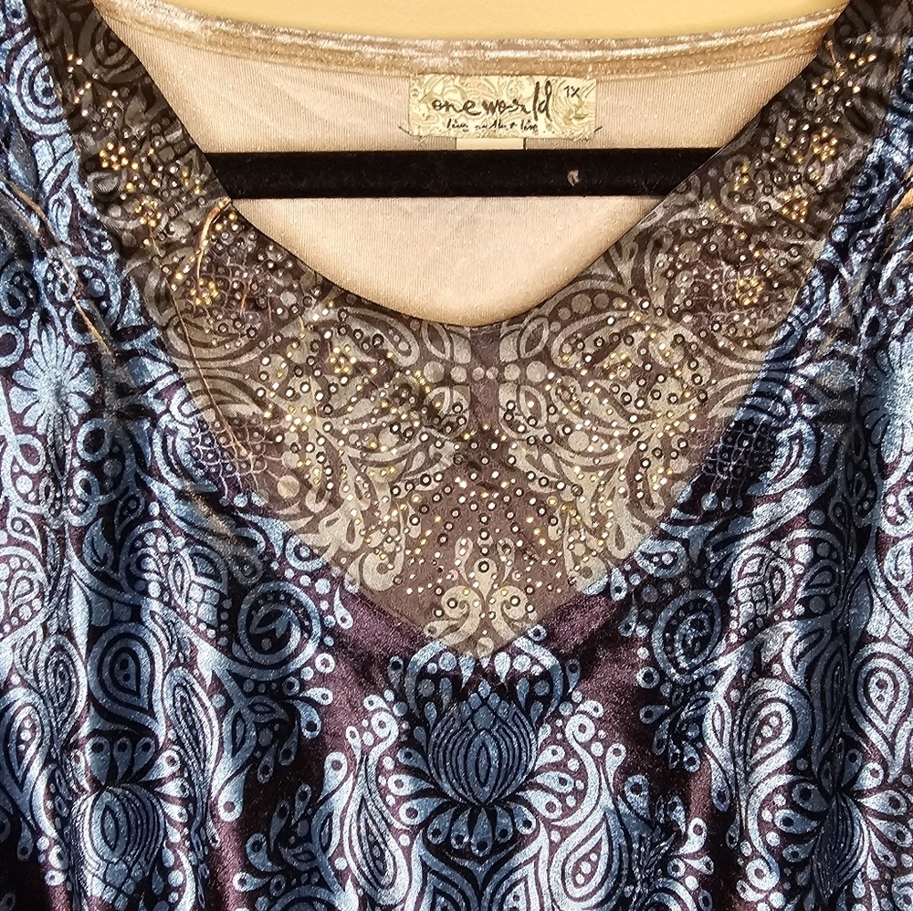 One world Bedazzled velvet floral print top NWT Size 1X - Picture 5 of 9